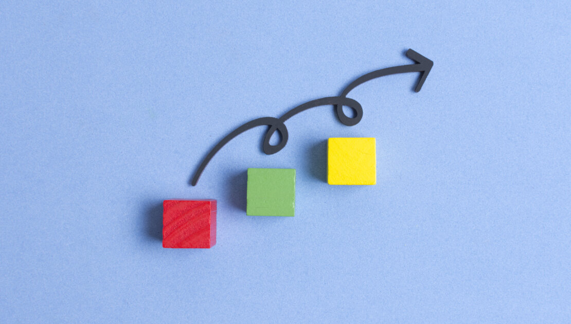 Curvy Line Jumping Colourful Cubes